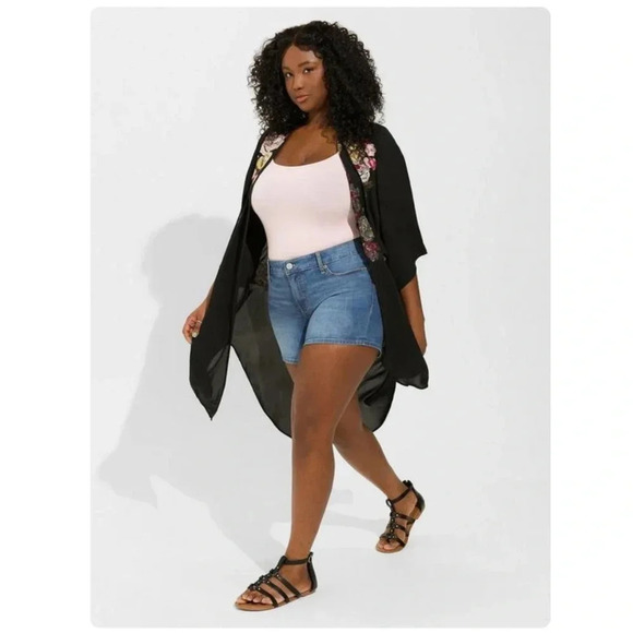 TORRID Georgette Shirttail Embellished Kimono FLORAL stitching Black Size 10 - Picture 4 of 11